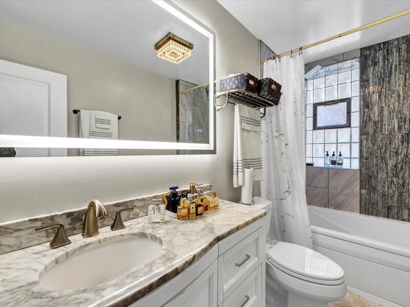 2339 E 72nd Street Chicago IL 60649