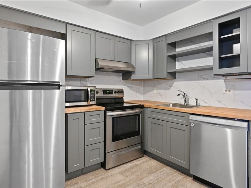 135 W Elk Trail Carol Stream IL 60188