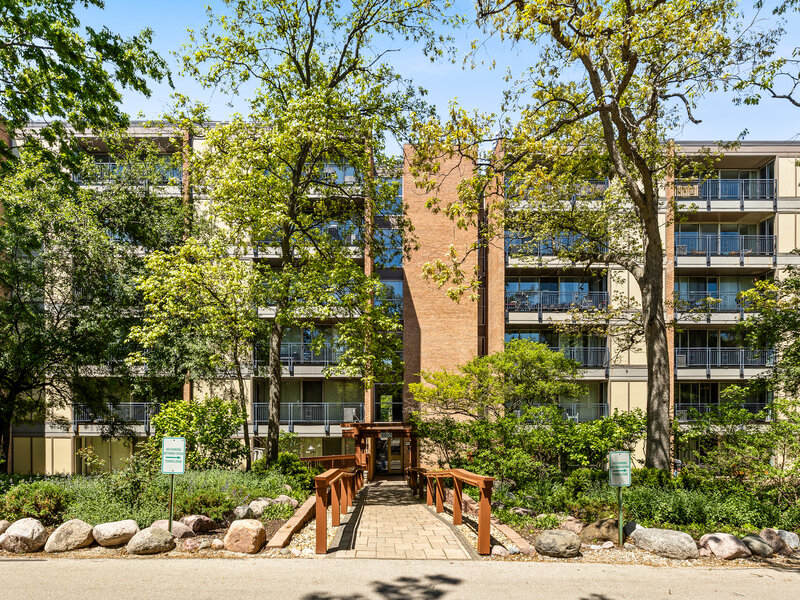 6010 Oakwood Drive Lisle IL 60532