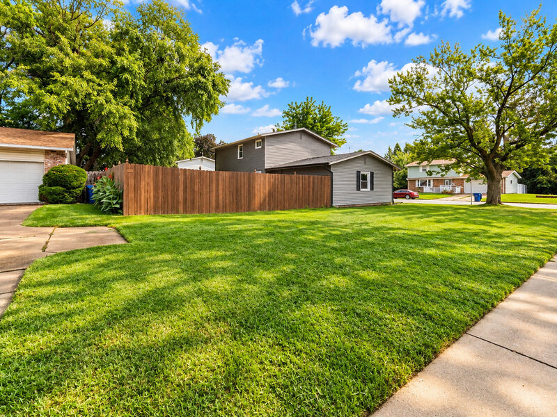 2822 S Hampton Drive Bettendorf IA 52722