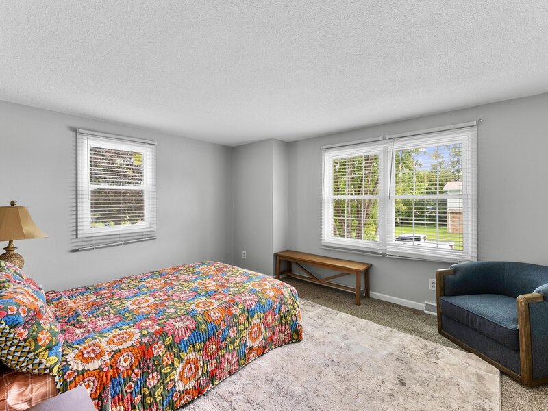 2822 S Hampton Drive Bettendorf IA 52722