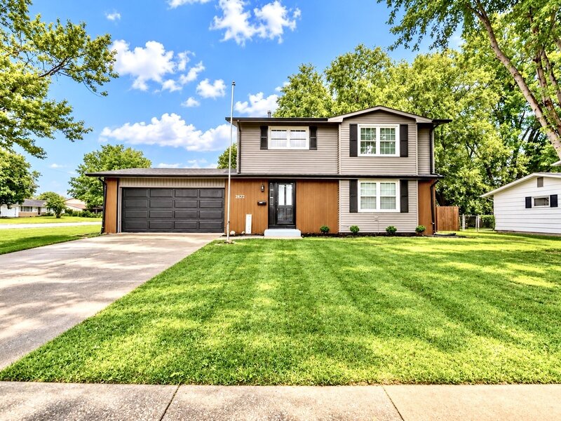 2822 S Hampton Drive Bettendorf IA 52722