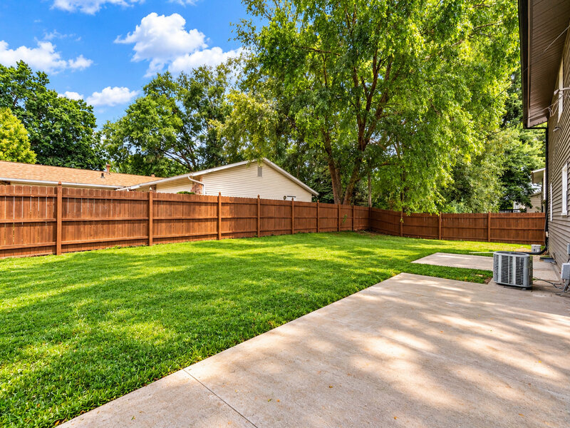 2822 S Hampton Drive Bettendorf IA 52722