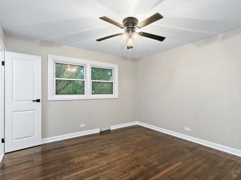 671 W Saint Aubin Drive Addison IL 60101