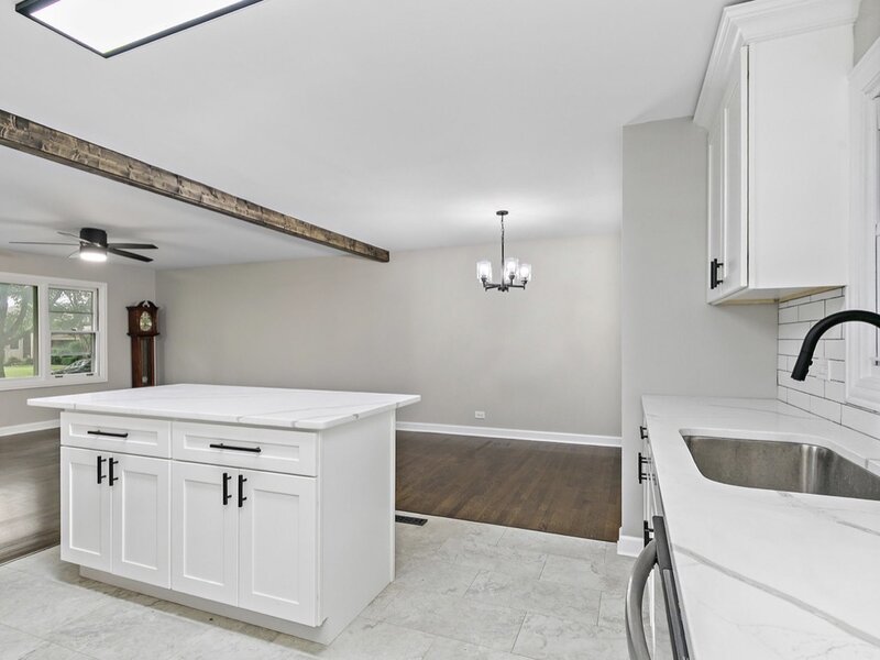 671 W Saint Aubin Drive Addison IL 60101