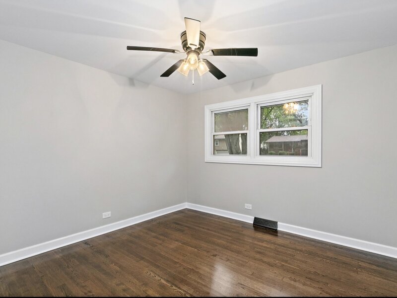 671 W Saint Aubin Drive Addison IL 60101