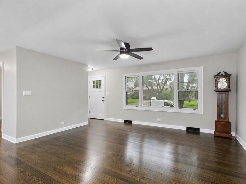 671 W Saint Aubin Drive Addison IL 60101