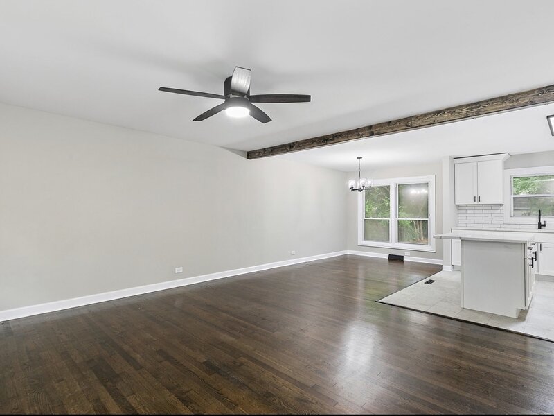 671 W Saint Aubin Drive Addison IL 60101