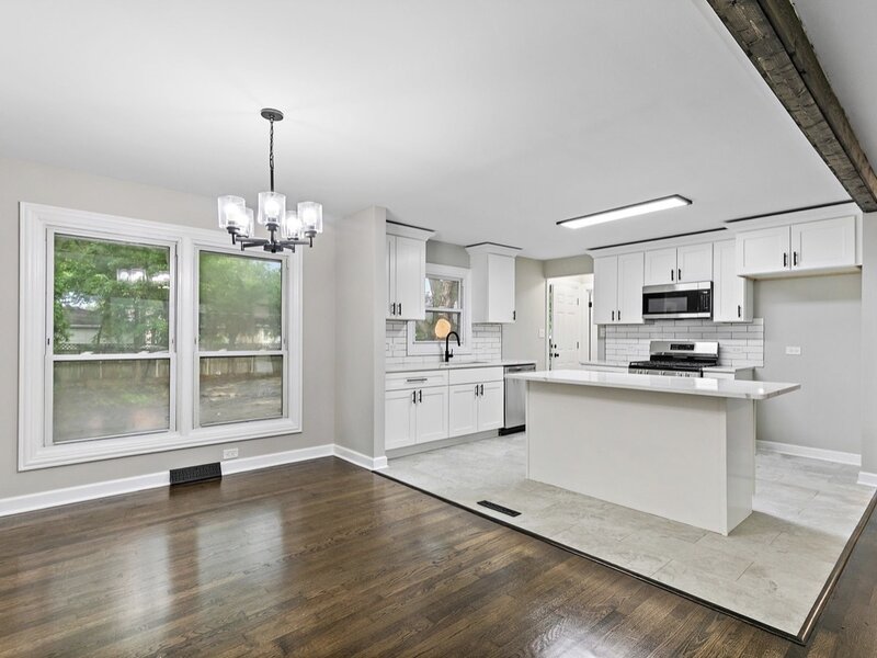 671 W Saint Aubin Drive Addison IL 60101