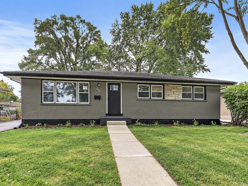 671 W Saint Aubin Drive Addison IL 60101