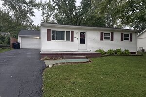 Photo of 1305 Glenwood Road Bloomington IL 61704