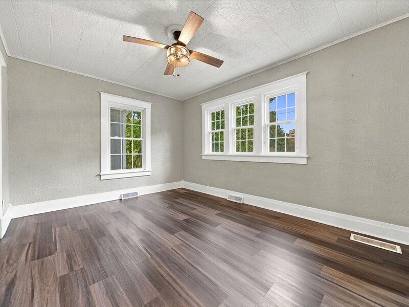 1302 Caroline Avenue Clinton IA 52732