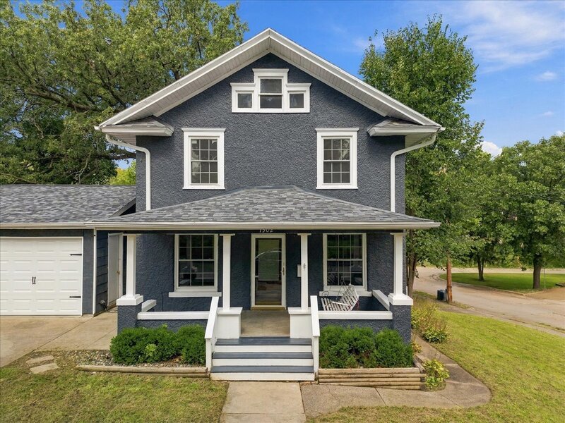 1302 Caroline Avenue Clinton IA 52732