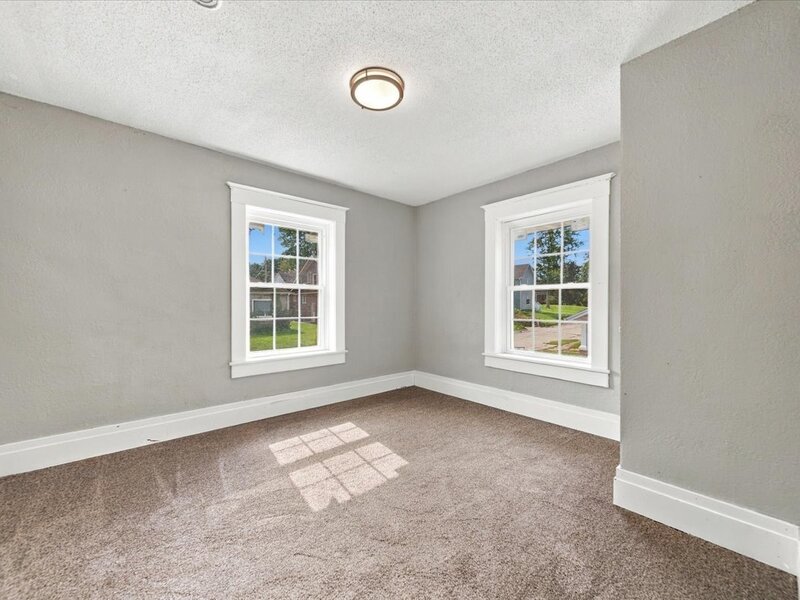 1302 Caroline Avenue Clinton IA 52732