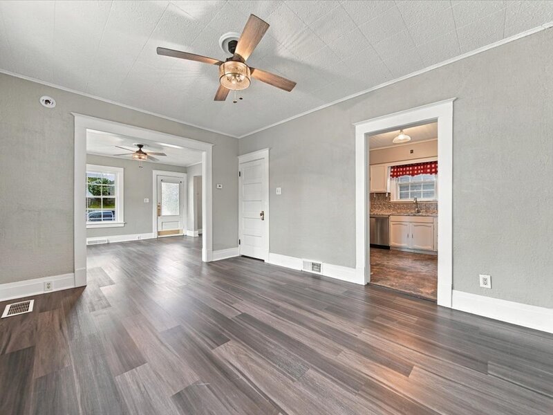 1302 Caroline Avenue Clinton IA 52732