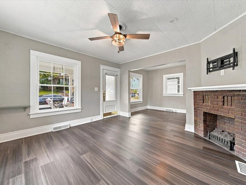 1302 Caroline Avenue Clinton IA 52732