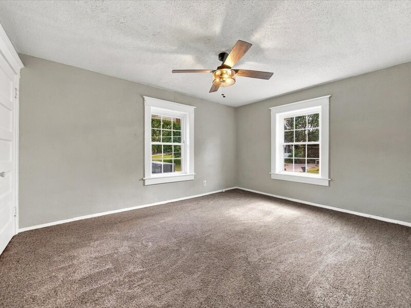1302 Caroline Avenue Clinton IA 52732