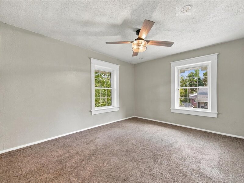 1302 Caroline Avenue Clinton IA 52732