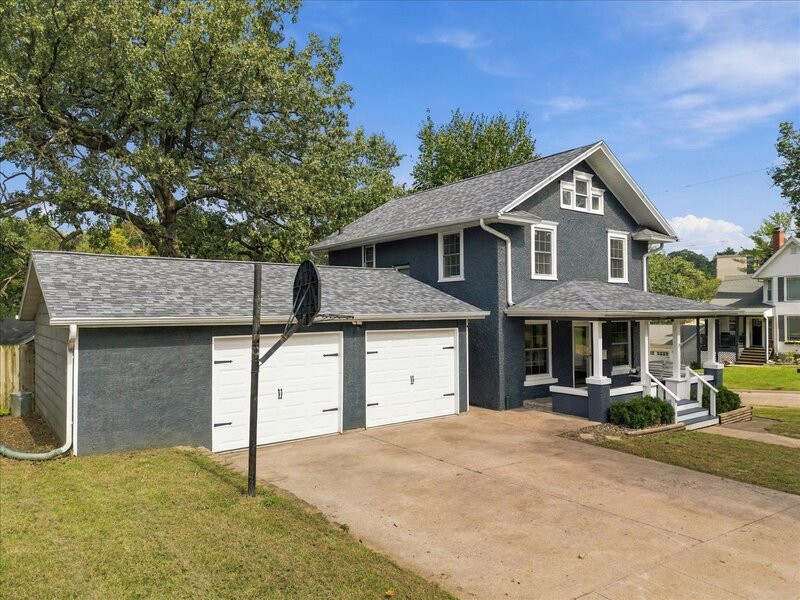 1302 Caroline Avenue Clinton IA 52732