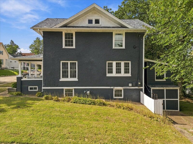 1302 Caroline Avenue Clinton IA 52732