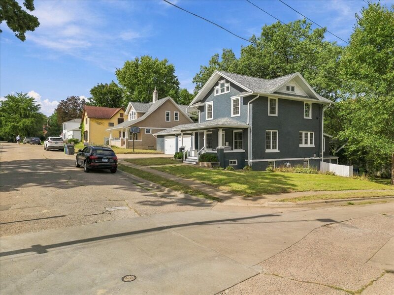1302 Caroline Avenue Clinton IA 52732
