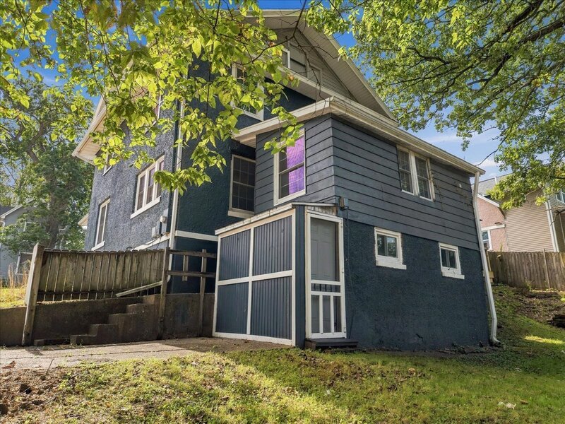 1302 Caroline Avenue Clinton IA 52732