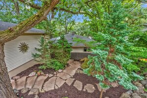 Photo of 208 N Shore Drive Oakwood Hills IL 60013