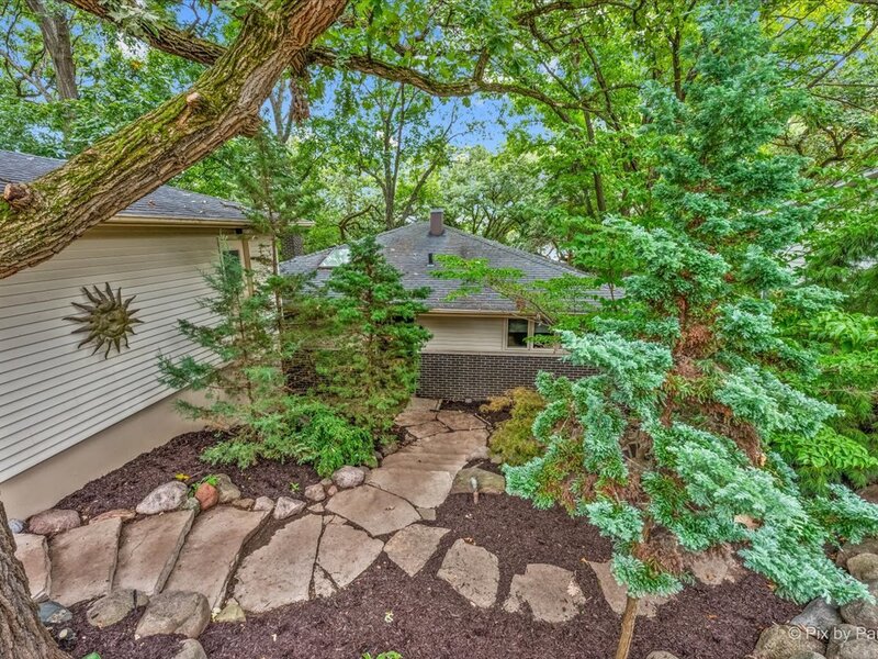208 N Shore Drive Oakwood Hills IL 60013