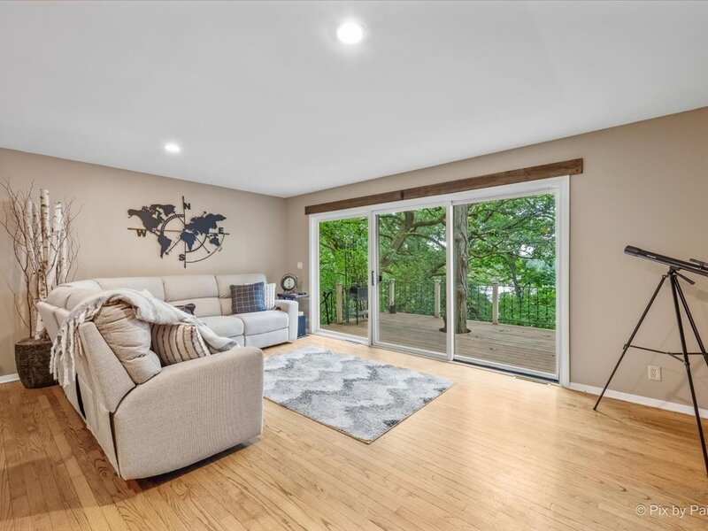 208 N Shore Drive Oakwood Hills IL 60013