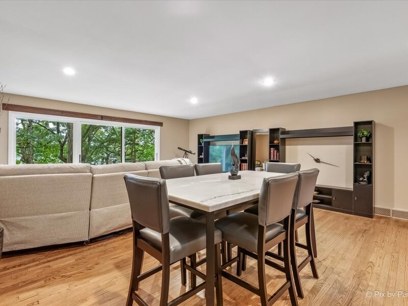 208 N Shore Drive Oakwood Hills IL 60013