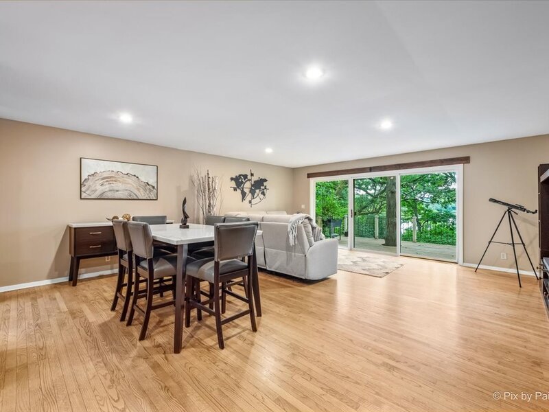 208 N Shore Drive Oakwood Hills IL 60013