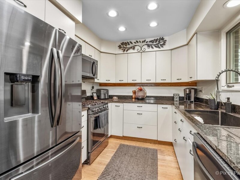 208 N Shore Drive Oakwood Hills IL 60013