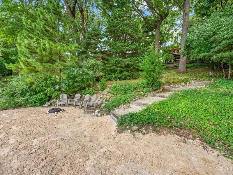 208 N Shore Drive Oakwood Hills IL 60013
