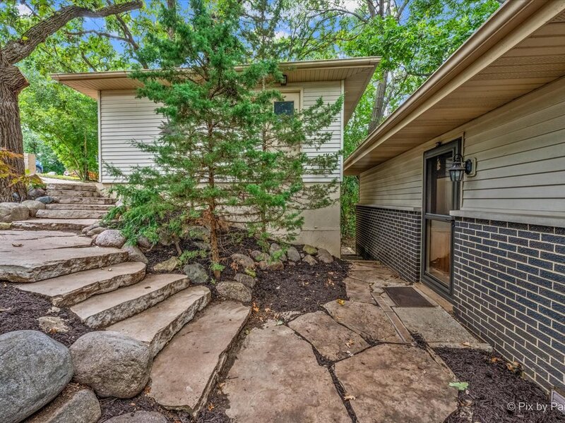 208 N Shore Drive Oakwood Hills IL 60013