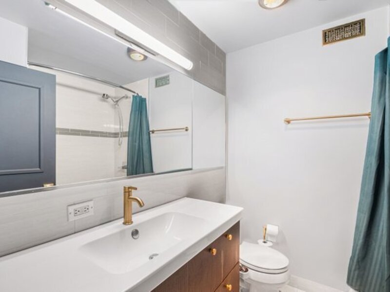 4250 N Marine Drive Chicago IL 60613