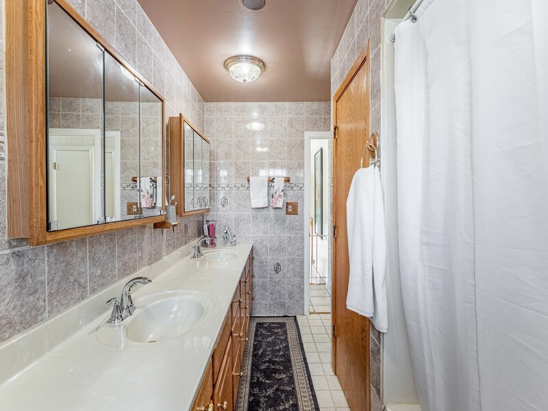 433 E Cherry Hill Drive Addison IL 60101