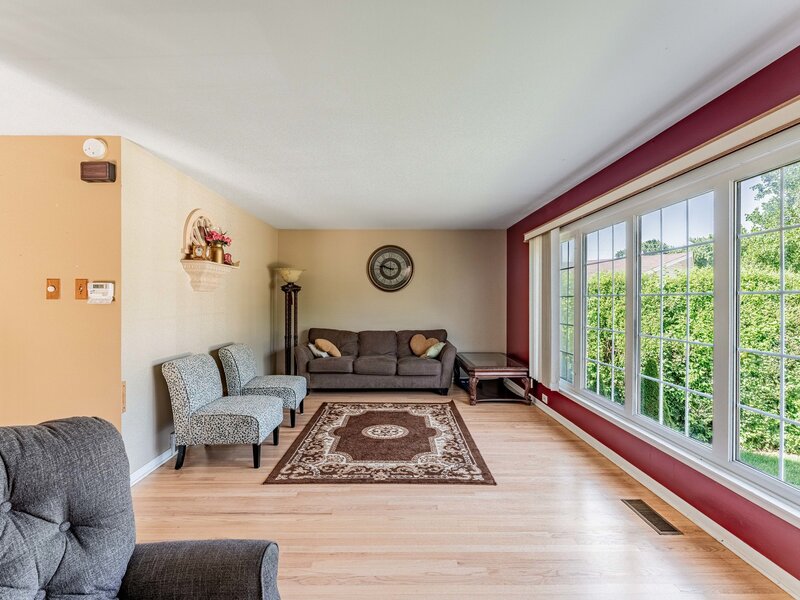 433 E Cherry Hill Drive Addison IL 60101