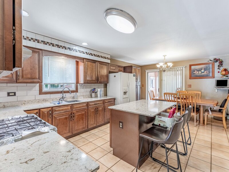 433 E Cherry Hill Drive Addison IL 60101