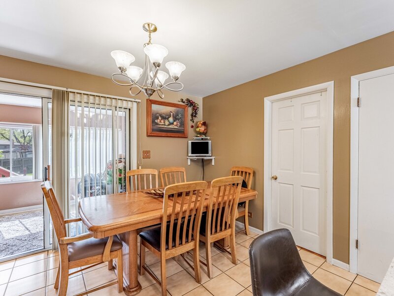 433 E Cherry Hill Drive Addison IL 60101