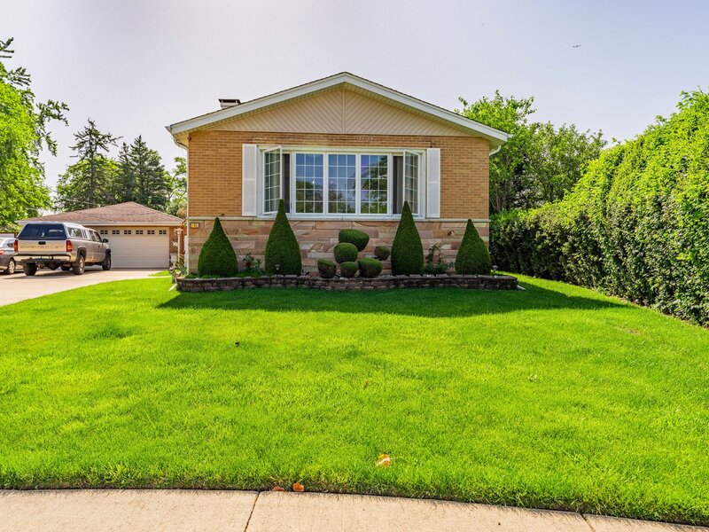 433 E Cherry Hill Drive Addison IL 60101