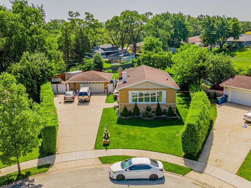 433 E Cherry Hill Drive Addison IL 60101