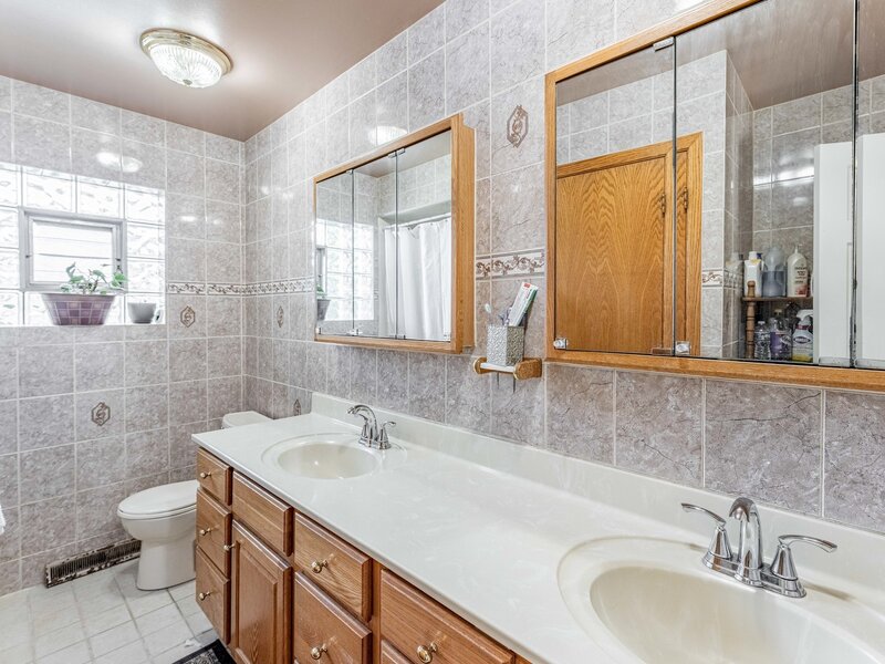 433 E Cherry Hill Drive Addison IL 60101