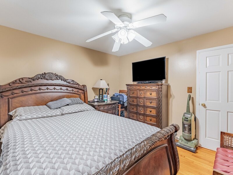 433 E Cherry Hill Drive Addison IL 60101