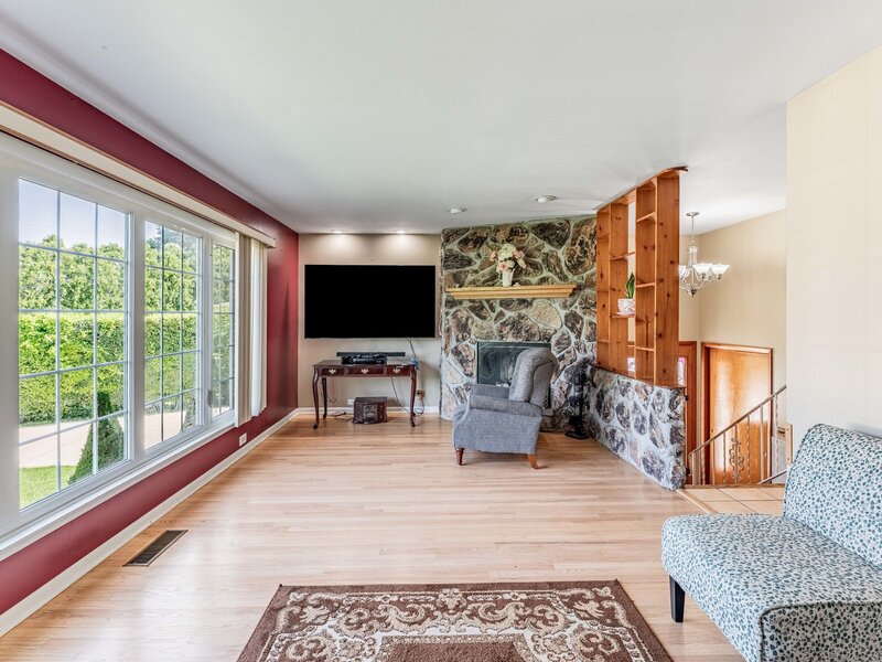 433 E Cherry Hill Drive Addison IL 60101