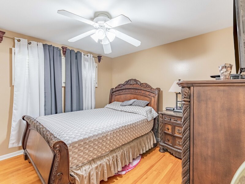 433 E Cherry Hill Drive Addison IL 60101