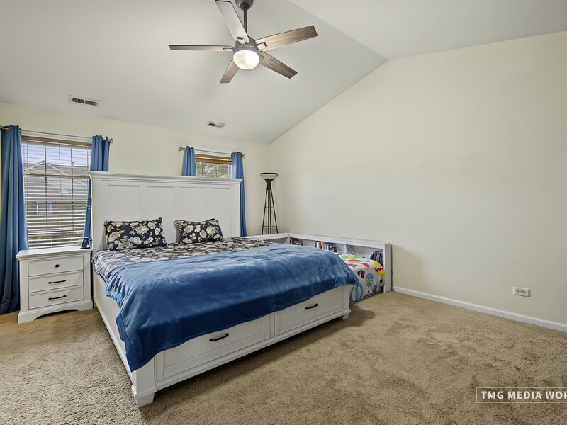 815 Lewisburg Lane Aurora IL 60504