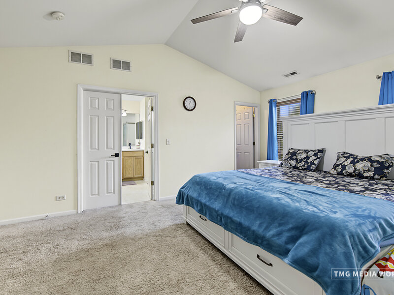 815 Lewisburg Lane Aurora IL 60504