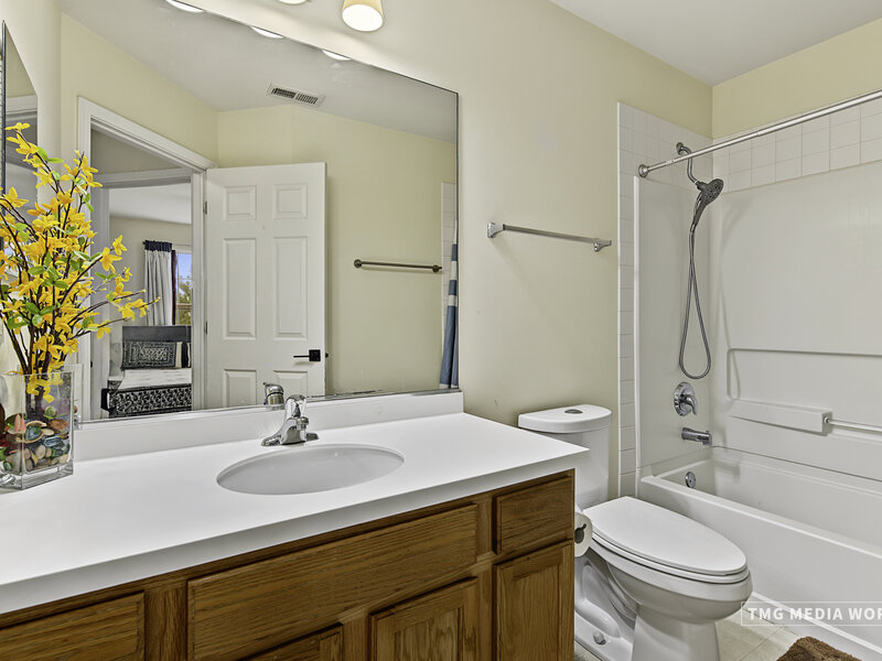 815 Lewisburg Lane Aurora IL 60504