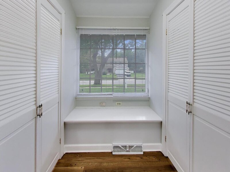 1117 Summit Hills Lane Naperville IL 60563