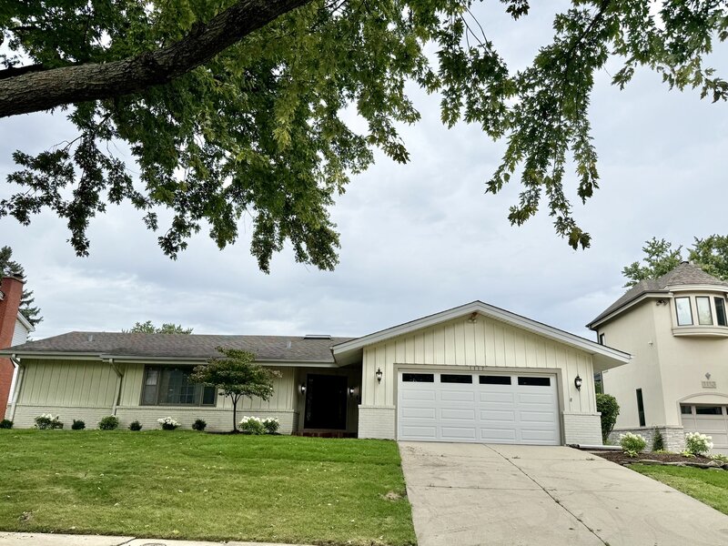 1117 Summit Hills Lane Naperville IL 60563